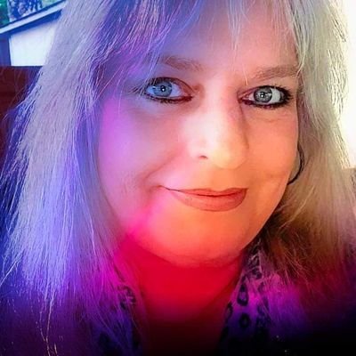 Happily married. Constitutional Conservative. PROUD American, PROUD Southerner & LIFELONG resident of Louisiana. Don't like my tweets, move along!