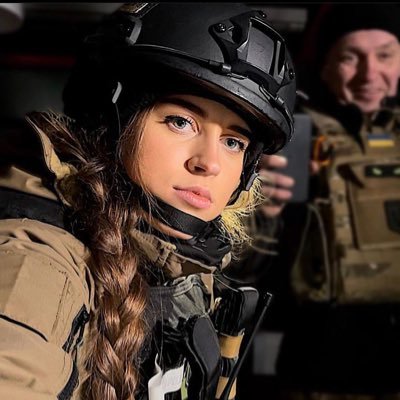Дівчина-військова 🇺🇦 Гордий український громадянин волонтерство та наступальний захист Батьківщини Слава Україні, молись і допоможи нам перемогти у цій війні