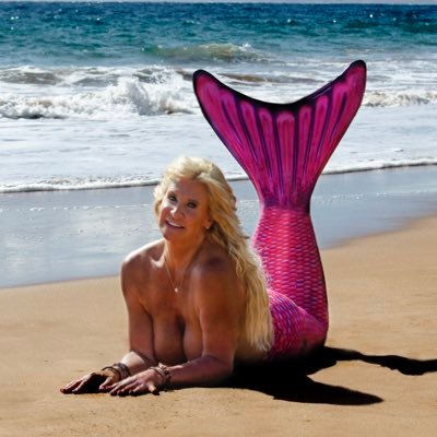 DM if you're interested in coming to Maui to create high quality Mermaid Photos. Free accommodation & hospitality.