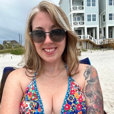 18+ ONLY. Furry on main 🩷⭐️💋 chat with me or buy custom content at https://t.co/3weSUJEW8E 😘 fansly https://t.co/Kc5LLDky40