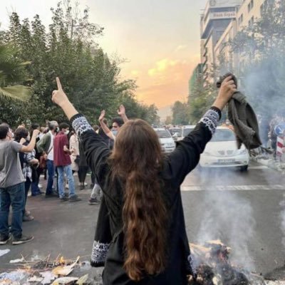 ما هیچکس نیستیم،ما صدای خود شماییم،ما صدای حذف شده تمام سالهایم،ما ادامه #مهسا_امینی ها هستیم.ما از هیچ دسته و حزبی نیستیم و تا آزادی ایران در خیابان میمانیم