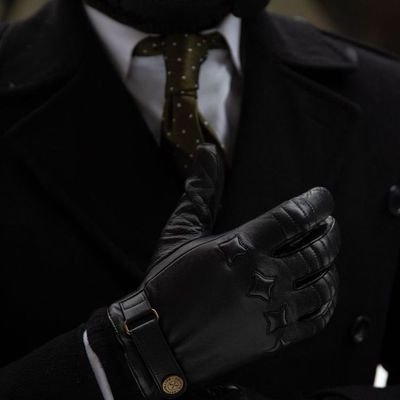Deja que mis manos cubran de pasión tu cuerpo. Amante de letras eróticas y perversas.
Entregado, Romántico
Perverso, Pasional💥♂️⛓️🖤🔥❤️