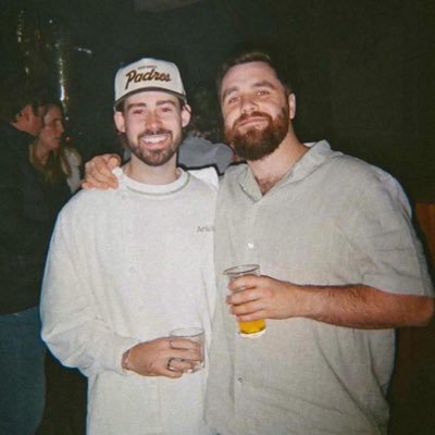 jakeecollins's profile picture. 🤧😤