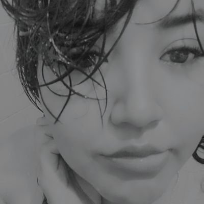 nichapeanuts's profile picture. Tienes tantas versiones de mi. Todas soy yo.
y ninguna soy yo del todo. 🤫