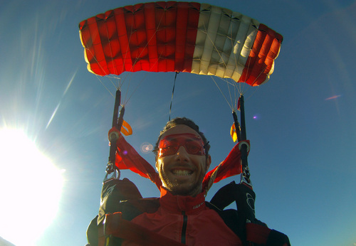 Parachutiste complet - Indoor skydiving et fan des sports en général