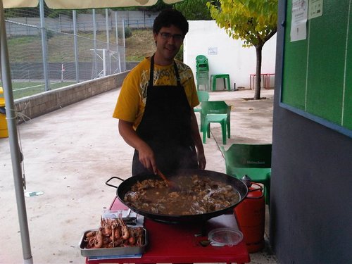 Coordinador de formación y RRSS en @FPacoPuerto. De @CatComuCornella y @PS_a1000km. Soci y fan de @uesantildefons. Corro, escribo microrelatos y cocino paellas.