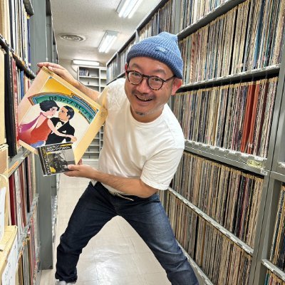 商品名:割れるレコード/原材料:合成シェラック/保存方法:横に寝かせる
■アーカイブ・プロデューサー&戦前レコード文化研究家
■ぐらもくらぶ代表
■膨大な78rpm・SPレコードに埋もれつつ音楽制作したりメディア出演したり本書いたり展示やライブ企画したり
★お仕事はDMか gramoclub78@gmail.com