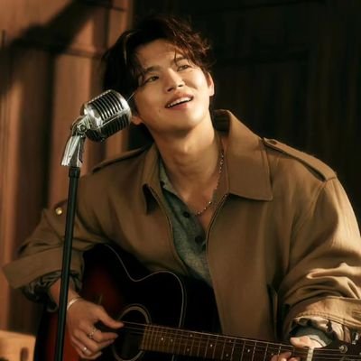 ルイに一目惚れ😵💘
歌声を聴いて、どっぷりはまり🥰
モンテ観たくて初渡韓
初めての推し活🤭グクのおかげで
新しい世界が広がっています☺️
X🔰につき、無言フォロー、失礼あったらお許し下さい🙇人見知りですが、仲良くしてもらえたら嬉しいです😌💓宜しくお願いします