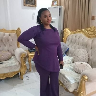 Ayubarishama1's profile picture. reading