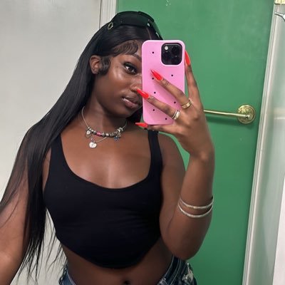 TheDailyBarbie's profile picture. 