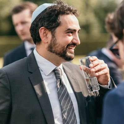 Ex-journaliste intraitable devenu traiteur.
Contact pro : DM
