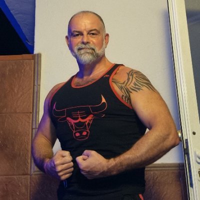 Bear photographe.
Adultes avertis gayfriendly
NSFW -18 account on demand
Photographe portrait et sport
DM 4 collab
https://t.co/eF635xMa9h