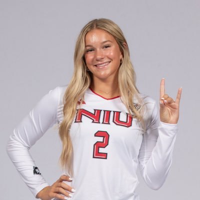 ella_straus's profile picture. NIU volleyball commit 🐾 | spvb | pnhs