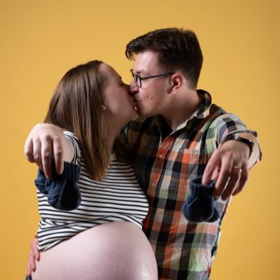 Pfarrerin, macht jetzt auch Schule. Vollzeit, jetzt aber Elternzeit. Beatlemaniac. Liebt Bücher, Musik und Kartoffelbrei. Oktoberbaby 10/21 👶👶07/24. She/her