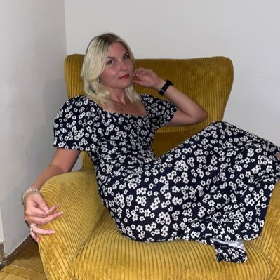 MarinaFaurschou's profile picture. Fra Amager, nu Greve. elsker mad, hunde, rejser, spas og god energi. lidt om alt og intet. jurist. ofte klog, ellers lader jeg som om, ligesom andre.