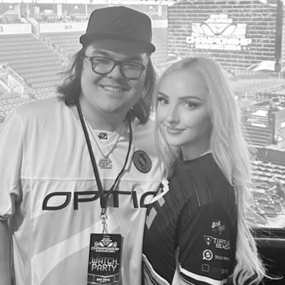 USAF vet | @Twitch Partner | WoW healer 💚blondieidk@gmail.com