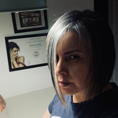 la_ewelyn's profile picture. si busca la mujer perfecta ... cómprese una barbie