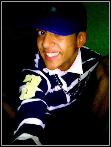 Tenho 17 anos, sou chato, fofo, revoltado, chorão ! Toco violão, gosto de postar frases, sempre respondo todas vocês e obrigado a todas que me seguem ♥