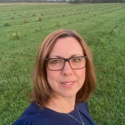 An avid Curler who enjoys showing Clydesdale & Hackney horses, Simmental cattle and watching Standardbred racing. 🎄tree farmer. #BruceCountyRoots