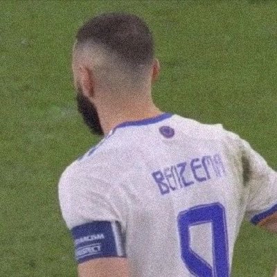 C7IlIIl's profile picture. "ياشوقُ رفقًا بالفؤادِ ألا تعي؟"