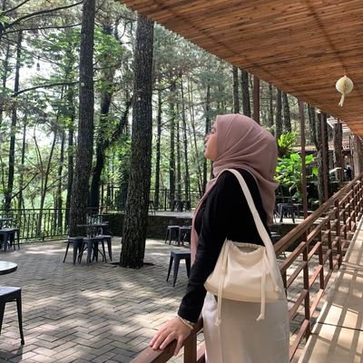 suka nyanyi, dance, memotret, menulis, tidur, ngemil, dan nangis. / melody.wannable.stay.myday.jars.zerose.