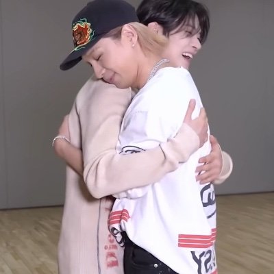 Jitaeri's profile picture. VIP - GDYB bias - List maker - Book reader - Drama watcher - Wannabe gamer (but is bad at games)