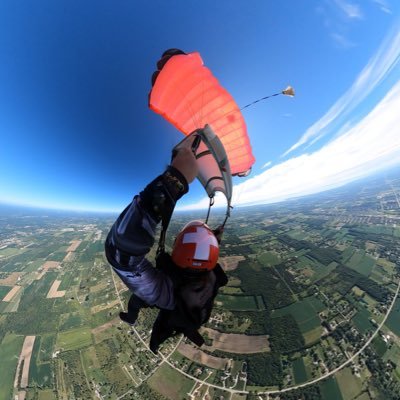 Nomadjumps's profile picture. Born to kiss the sky