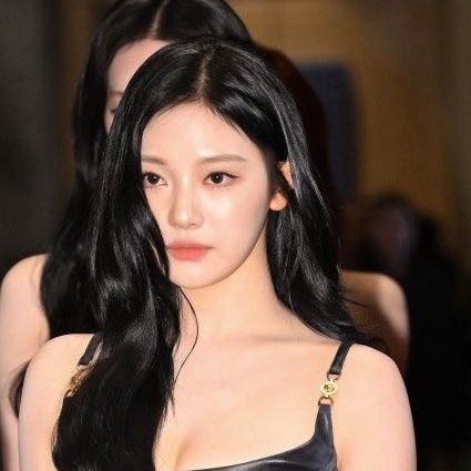 Stunning calliope in a human form, alluring the kwangya by her harmonious voice ✧ 宁艺卓 the chief of muse.