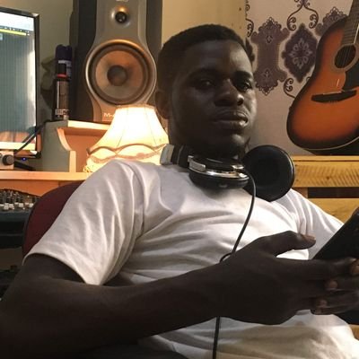 @Moze_keyz
graphics designer &
Pianist at Crystalnote band
A Chelsea fan
