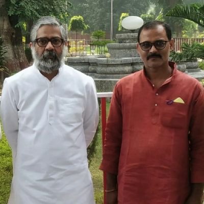 ImRajeshRaju's profile picture. व्यक्ति अपने गुणों से ऊपर उठता है । ऊँचे स्थान पर बैठ जाने से ही ऊँचा नहीं हो जाता है ।