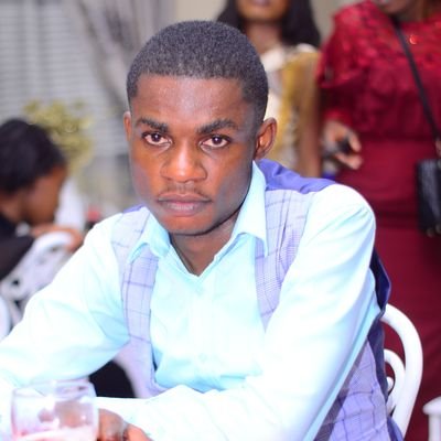 Étudiant en communication à l'université de Kinshasa, Communicant du Parti @envol_Rd_Congo