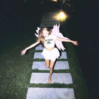 HwasaBright's profile picture. Hwasa 🦁 TWIT🧡