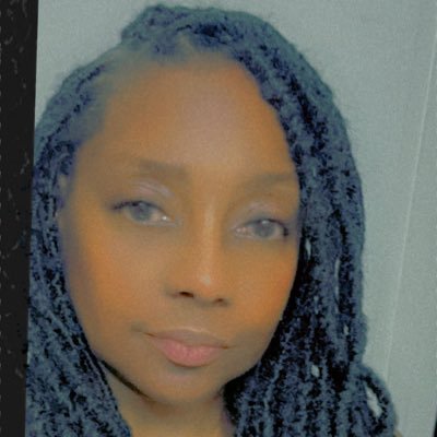 charlottecarey8's profile picture. 