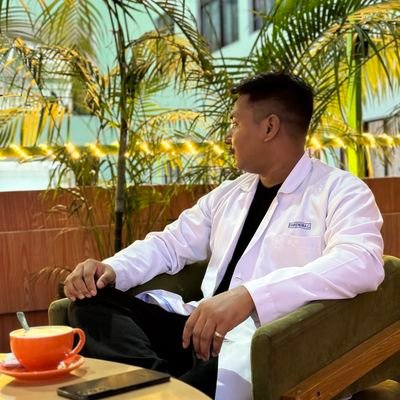 Dhirensra1313's profile picture. गालामा दाह्री नभएनि काँधमा जिम्मेवारी छन् ;-)
MBBS @ Manipal Teaching Hospital 
Chelsea FC ❣