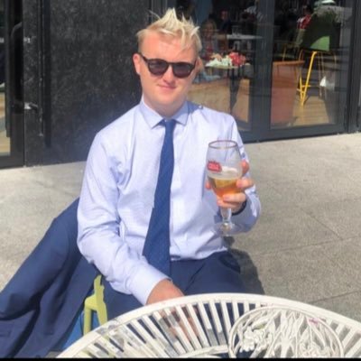 Tomos_HH's profile picture. Welsh 🏴 horse racing 🐎,Man UTD&Wrexham AFC fan ⚽️.