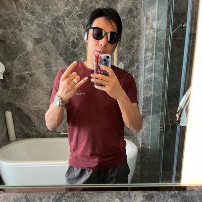 JunshanH's profile picture. 脚步不停