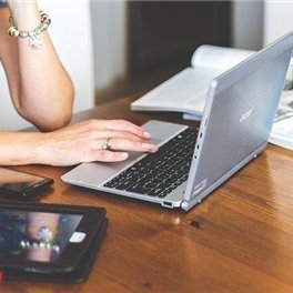 お金に恵まれる方法や有益情報など共有したりしています。私自身お金に苦労した経験から生活に苦しんでいる人の力になれればと思い、僅かですが現金給付企画をしております♫ なくなり次第終了➡ https://t.co/waDRpjfmXQ