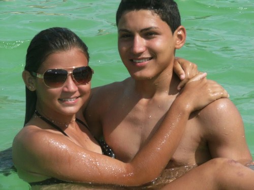 16 Anos -Namorando - Escorpiano - Cursando o 2º ano do Ensino Médio - #VaqueiroComOrgulho - Quer saber mais? Segue ae ;)