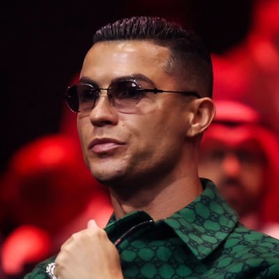 محلل عام ،محنك سياسياً افهم في علم الكواكب ونبذة عن الطب واصابات الملاعب .. العين وكريستيانو أحد أهتماماتي ، احياناً اتعب من خفة دمي