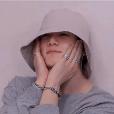 17carat_armyy's profile picture. '93 | INFJ | she/her | Fan Account ✌🏼|