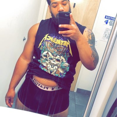 30 .Nigerian/french. future doctor. (residency)Amateur boxer. HBCU alumni. magna cum laude. love meeting new people and posting nudes