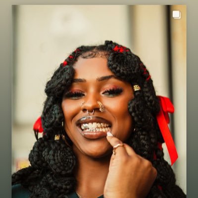 Adanze__'s profile picture. Lumiere💗, 001 davido’s personal assistant.