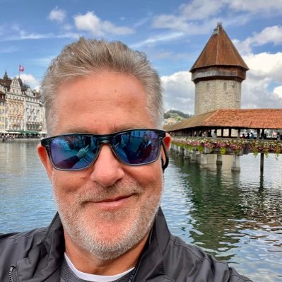Retired software marketing exec, avid sportsman, dedicated father and technology enthusiast who loves coaching youth sports 🏈🏀 #play2win