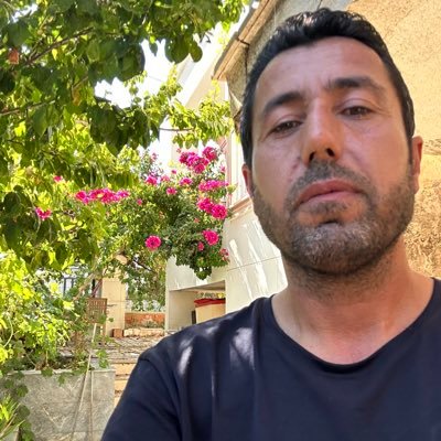 ....EMR OLUNDUĞUN GİBİ ; DOSDOĞRU OL!. iSTİKBAL KÖKLERDEDİR.