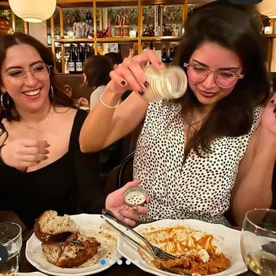 ElbaNarah15541's profile picture. 