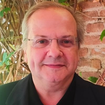 Mataró (1968). La vida és un goig, cada dia.
Ara, director general d'@afersreligiosos