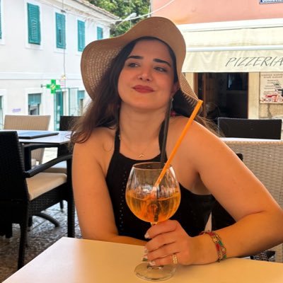 ozgenc1302's profile picture. sanatırgatı