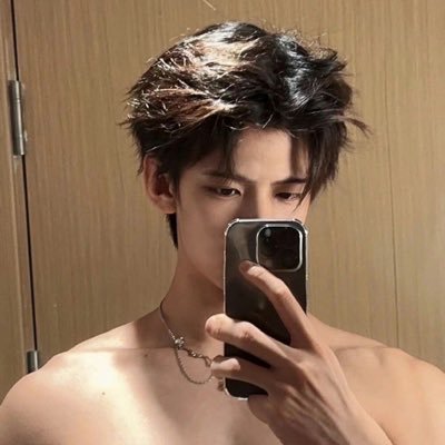 izhendetutu's profile picture. 