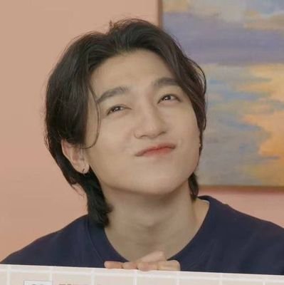 asstrose_'s profile picture. trying to keep my sanity