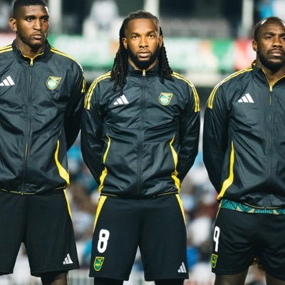 Father Of 3 👦🏽👦🏽👶🏽 Player For Hull City ⚽️ Jamaica International 🇯🇲 Child Of God 🙏🏾